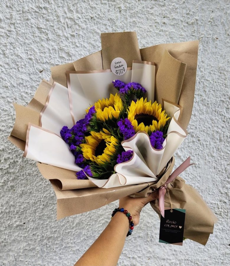 Bouquet Purple Sunflower 3 girasoles con siempreviva morada entrega hoy en Bogotá